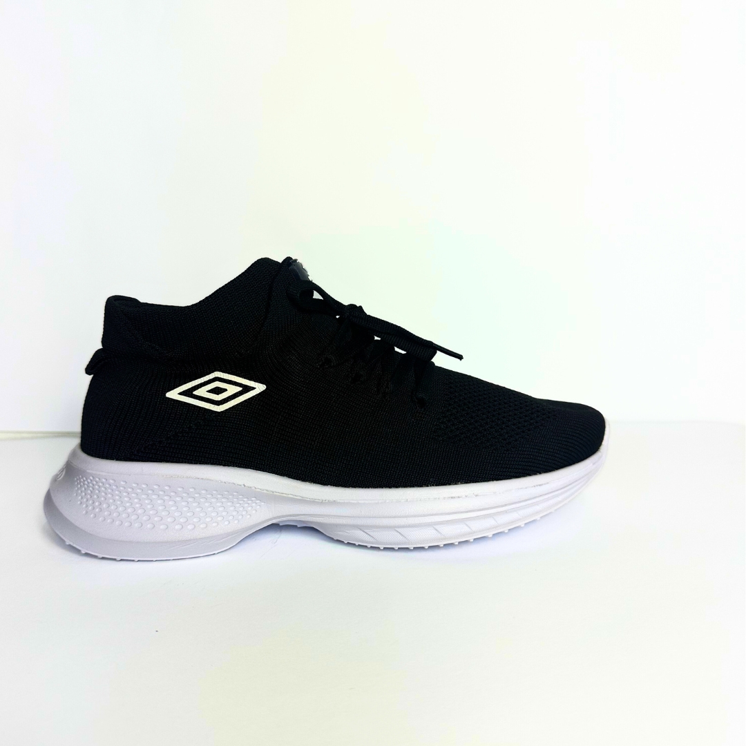 Paquete de 6 pares de Tenis negro para joven marca Umbro estilo deportivo